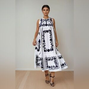 🆕 Debbie Katz Elegant White and Navy Embroidered Maxi Dress